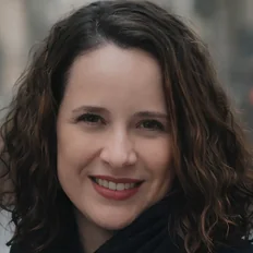 Maíra Magalhães, psicóloga clínica online para brasileiros no exterior
